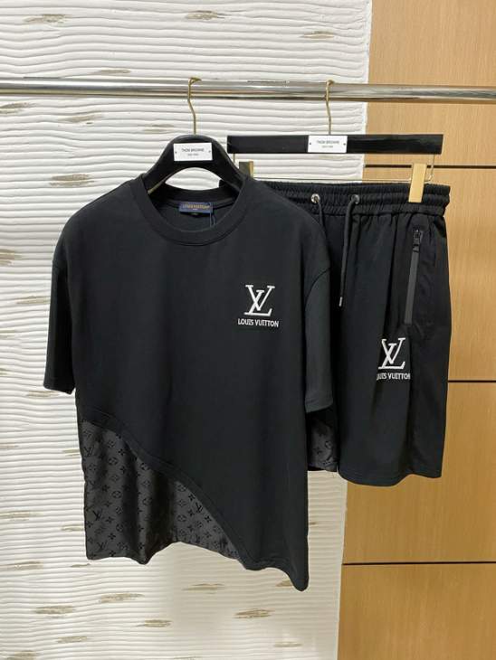 Picture of LV Shirt Pant Suits _SKULVM-3XLkdtr14923324